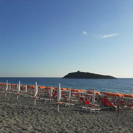 A Due Passi Dal Mare Apartment *